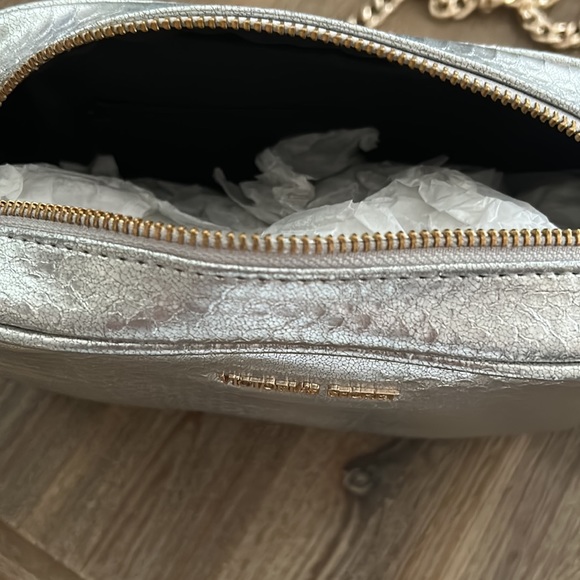 Victorias Secret silver bag super cute with any outfit - Picture 4 of 4